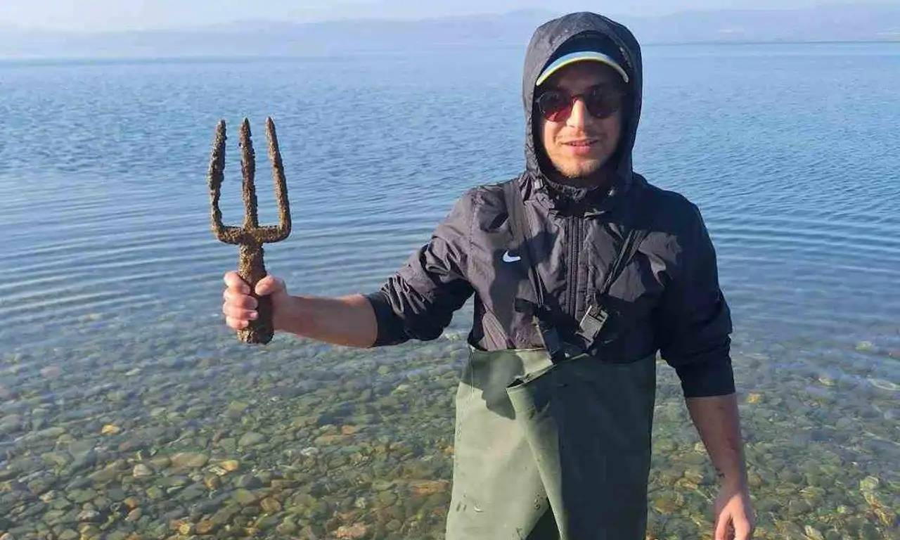 Kreikkalainen mytologia muuttuu ikuisesti: kalastaja löytää Poseidonin tridentin