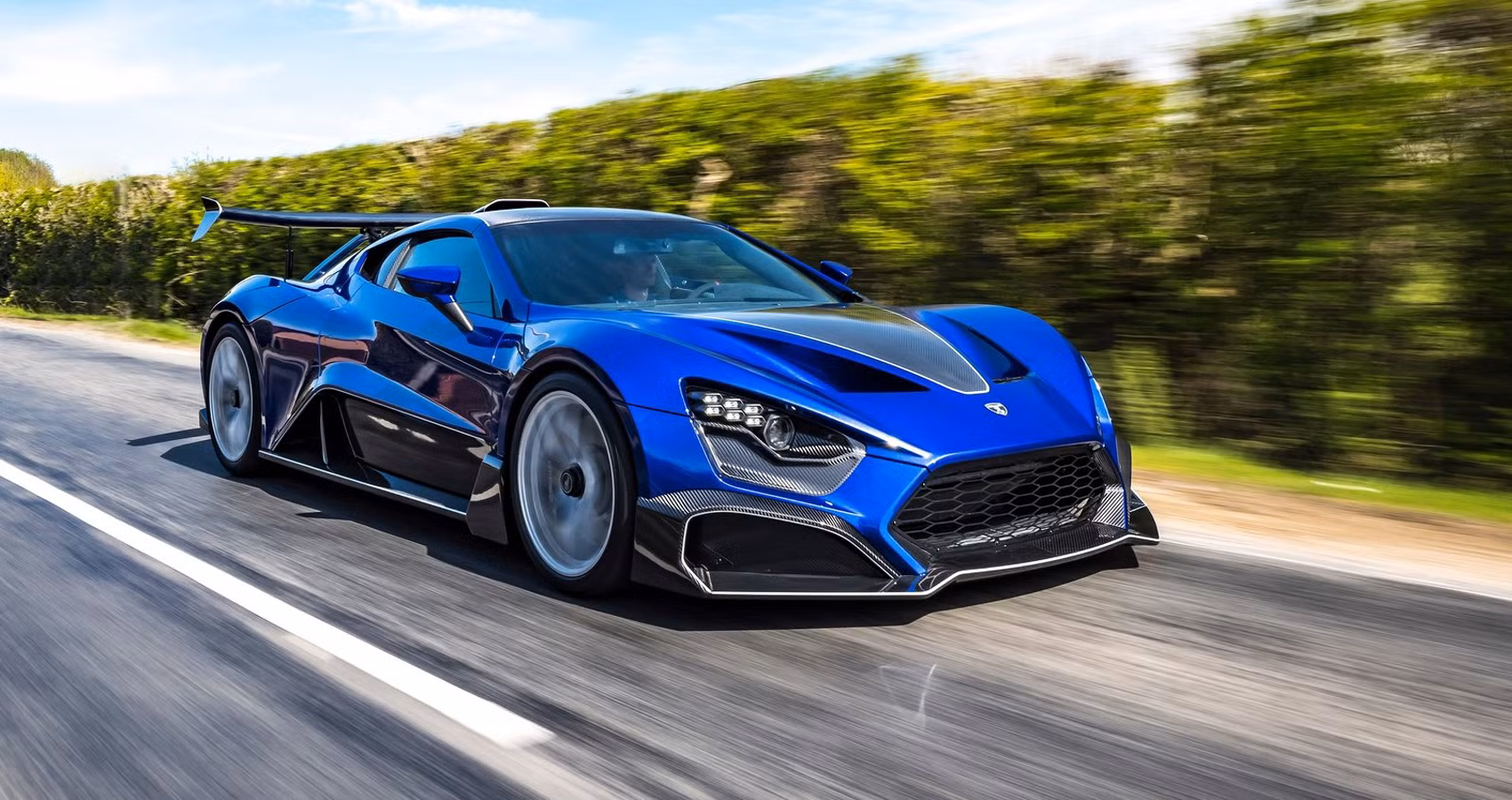 Zenvo on saanut valmiiksi hyperauton, joka pystyy saavuttamaan nopeuden 450 km/h. Esittelyssä Aurora Tur.