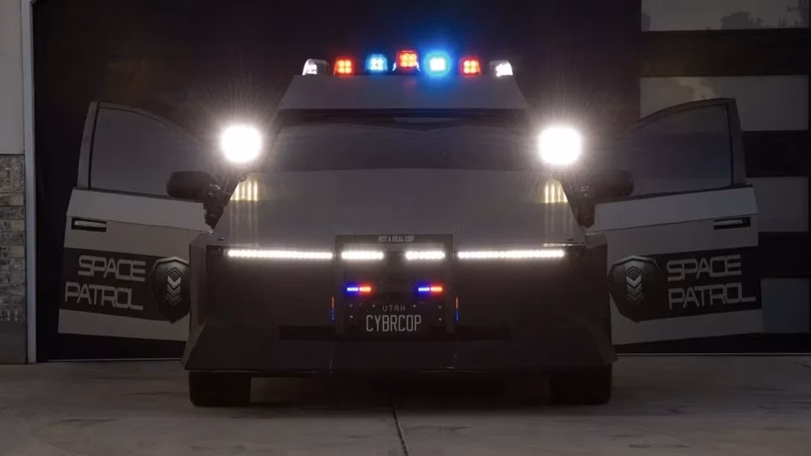 Joku on juuri rakentanut Toyota Cybertruckin, ja meillä on niin paljon kysymyksiä