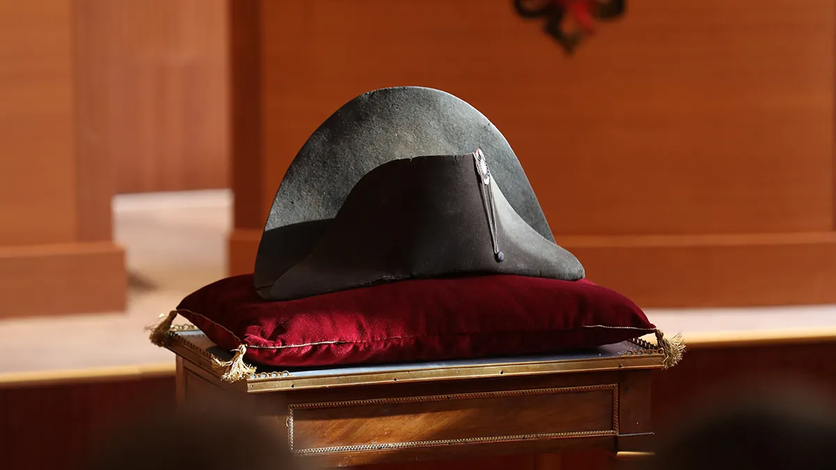 Kuka on Pierre-Jean Chalançon, miljonääri, joka omistaa yli 100 historiallista esinettä Napoleon ajalta ja laittaa ne huutokauppaan?