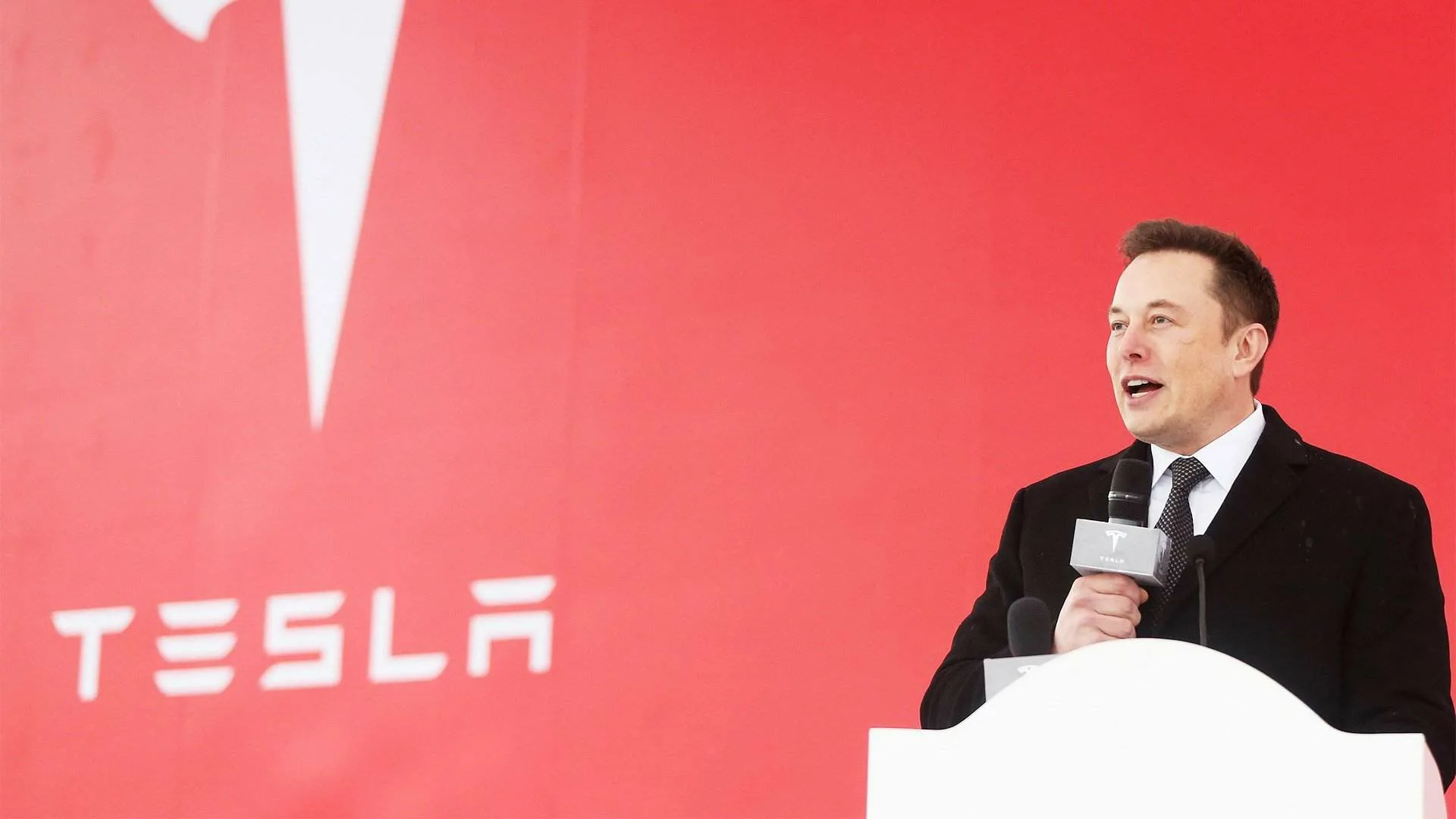 Kiina maksaa Elon Muskilta yli 500 miljoonaa dollaria: Shanghain megakauppa