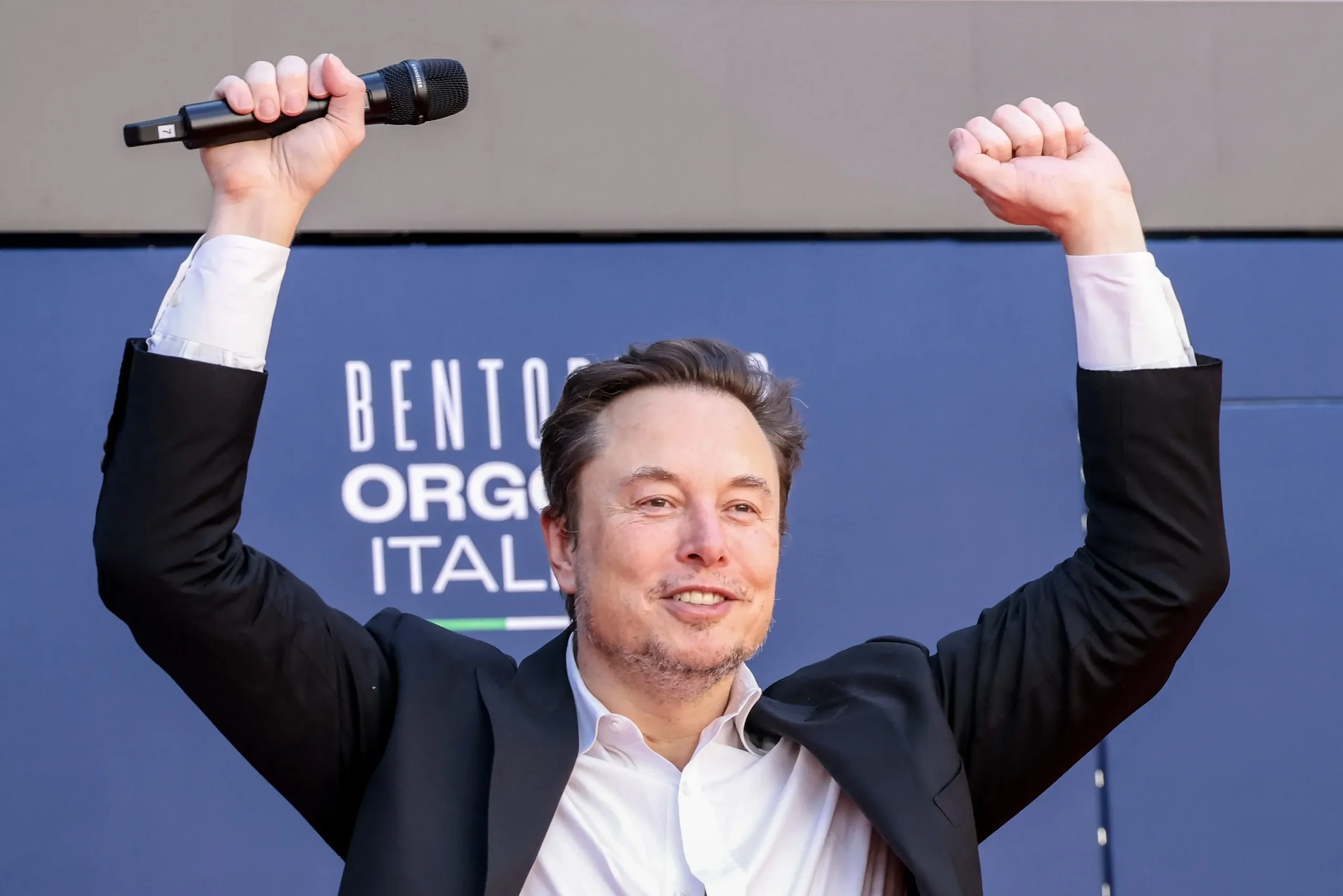 Elon Musk mielestä yksipoljinen ajaminen on ”tulevaisuuden ihanteellinen ajotapa”. Kiina on juuri kieltänyt sen kaikissa sähköautoissaan.