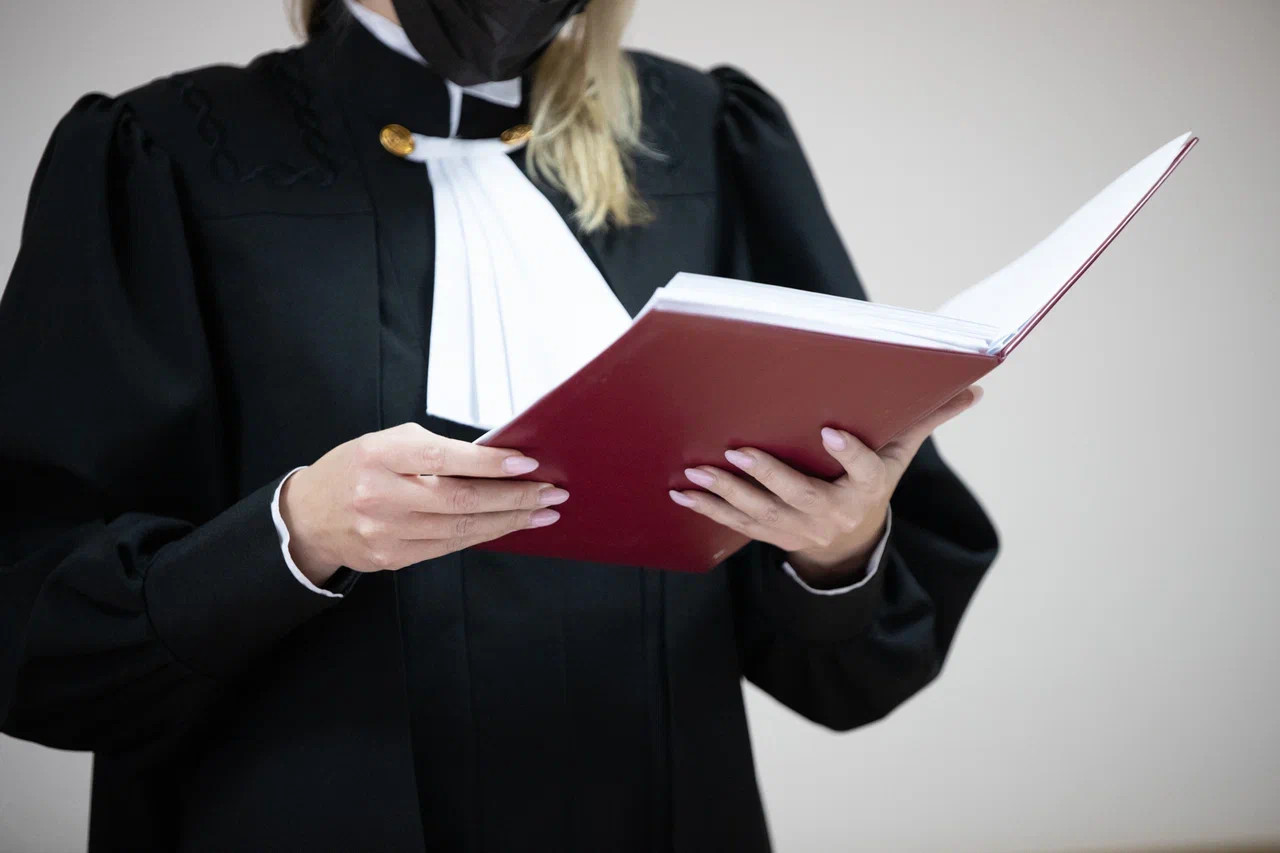Ibizan yökerhon tarjoilija sai potkut 15 vuoden työsuhteen jälkeen, koska hän oli väärentänyt 200 euron tipin saatuaan: tuomioistuin katsoi tämän epäoikeudenmukaiseksi.